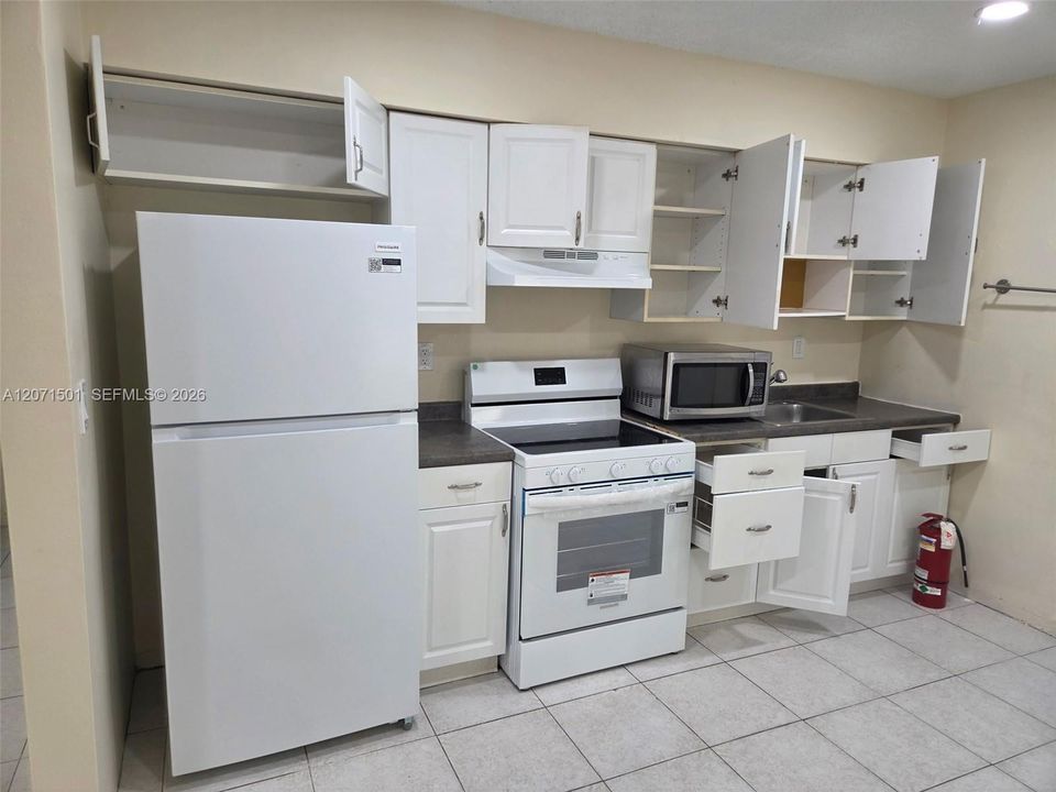 For Rent: $2,100 (2 beds, 1 baths, 850 Square Feet)