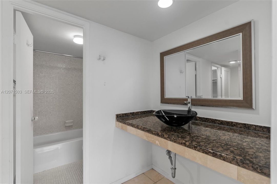 For Sale: $240,000 (2 beds, 2 baths, 1140 Square Feet)
