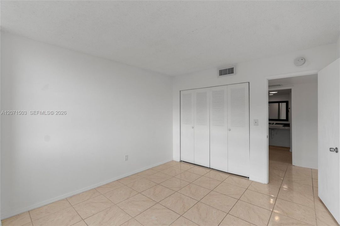 For Sale: $240,000 (2 beds, 2 baths, 1140 Square Feet)