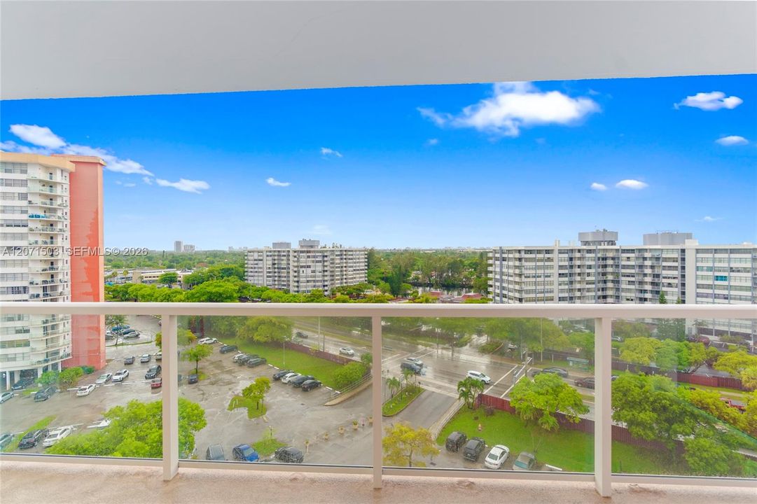 For Sale: $240,000 (2 beds, 2 baths, 1140 Square Feet)