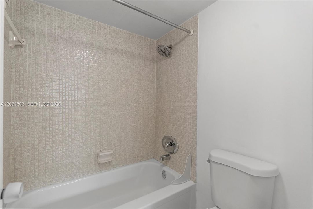 For Sale: $240,000 (2 beds, 2 baths, 1140 Square Feet)