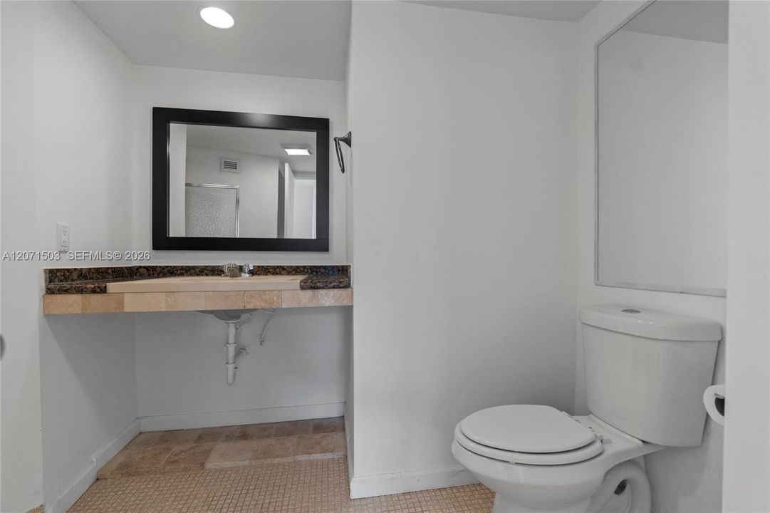 For Sale: $240,000 (2 beds, 2 baths, 1140 Square Feet)