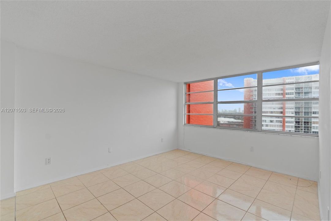 For Sale: $240,000 (2 beds, 2 baths, 1140 Square Feet)