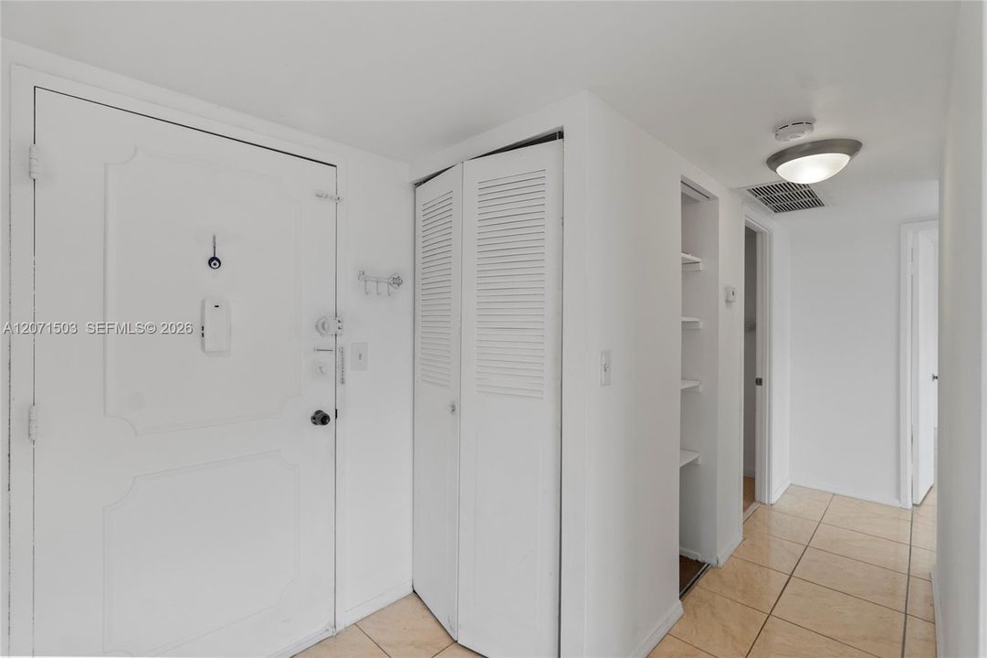For Sale: $240,000 (2 beds, 2 baths, 1140 Square Feet)