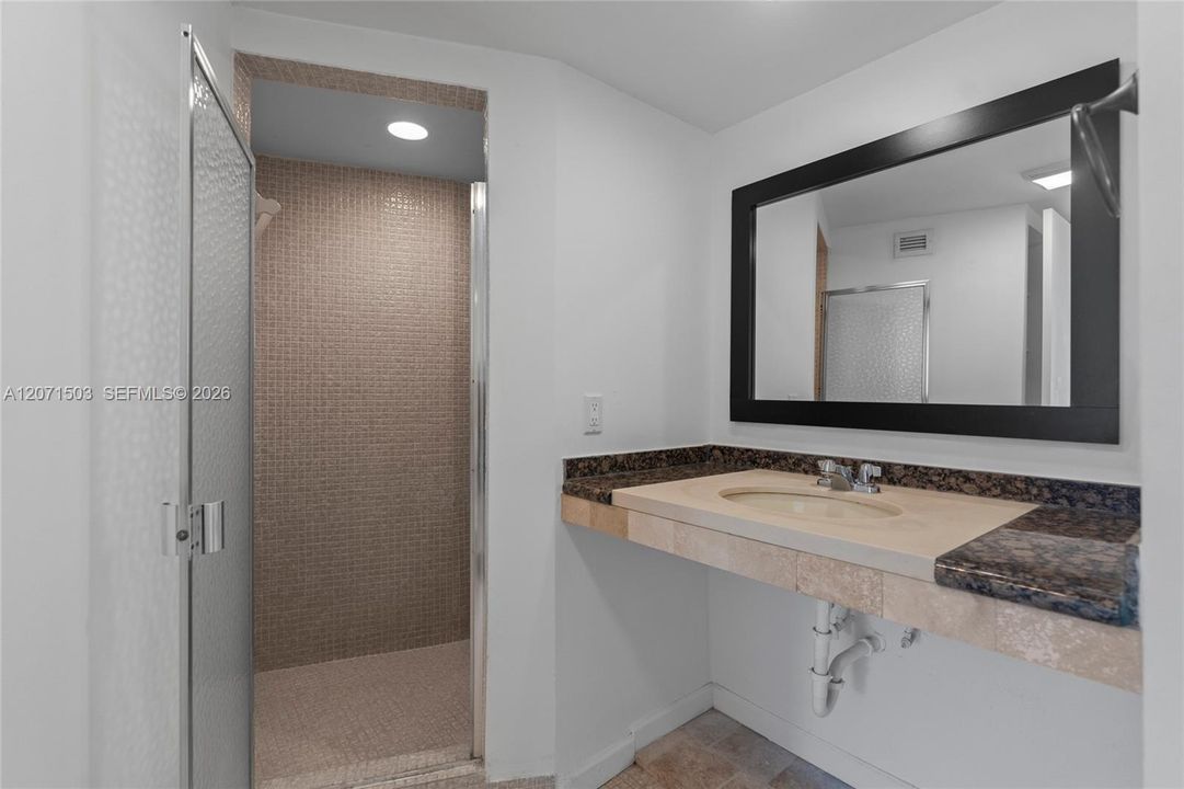 For Sale: $240,000 (2 beds, 2 baths, 1140 Square Feet)