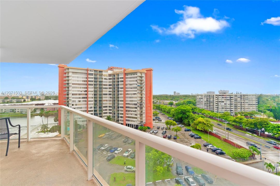 For Sale: $240,000 (2 beds, 2 baths, 1140 Square Feet)