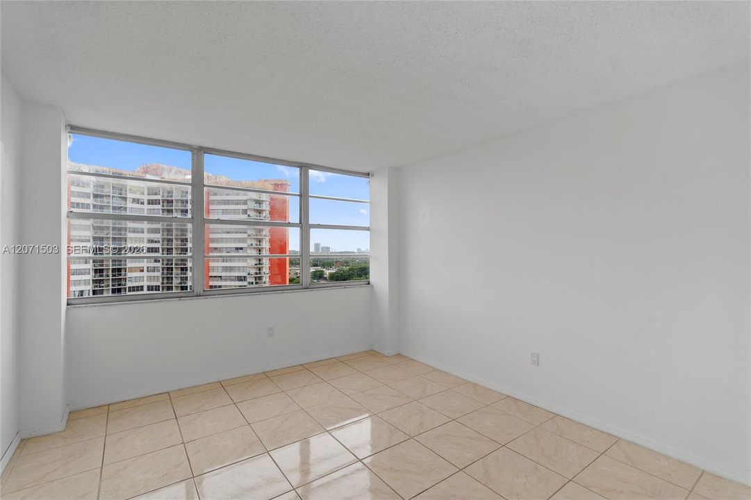 For Sale: $240,000 (2 beds, 2 baths, 1140 Square Feet)