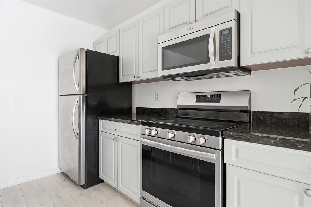 7224-72ND-WAY-33407-011