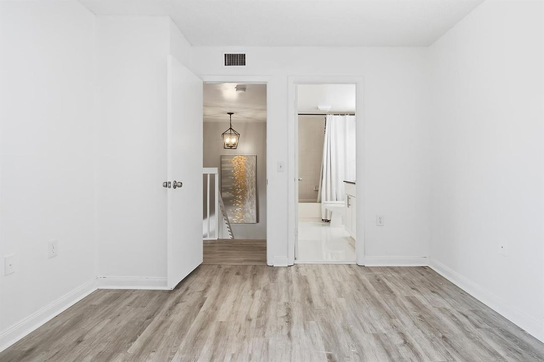 7224-72ND-WAY-33407-029
