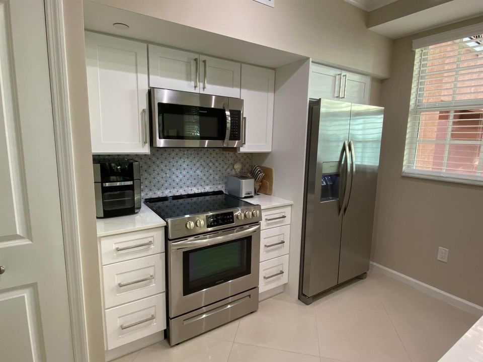 Astor Kitchen Stove View