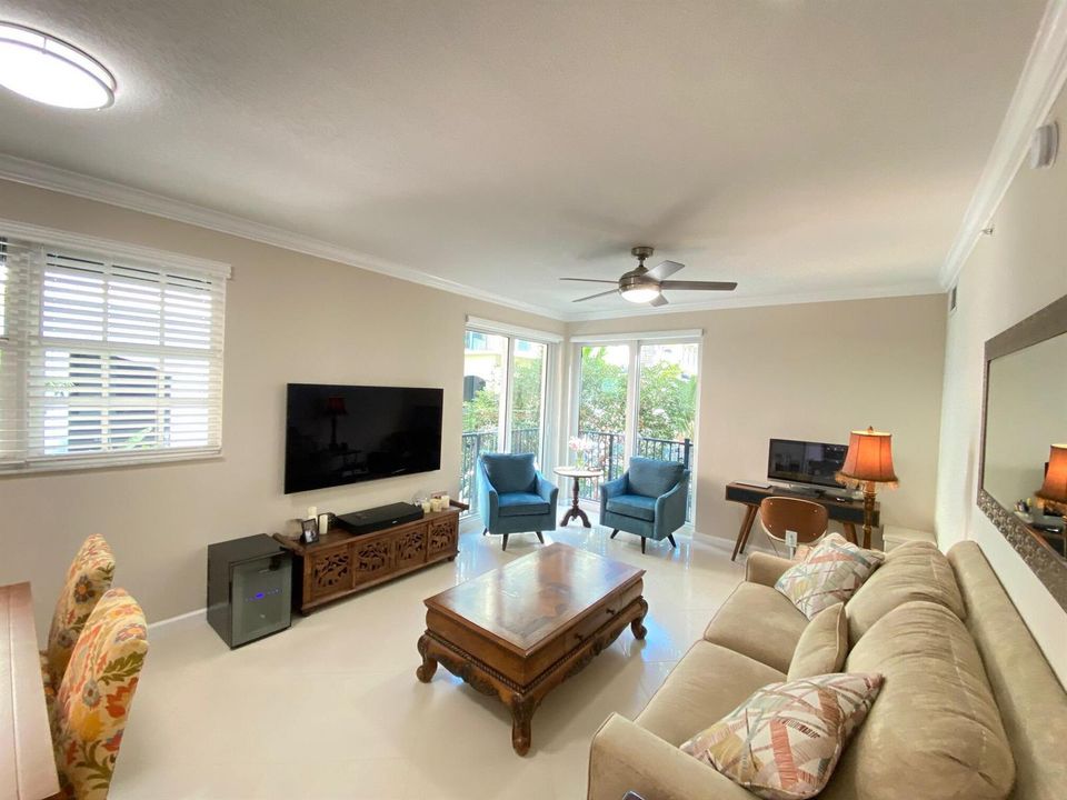 Astor Sitting Area Large TV