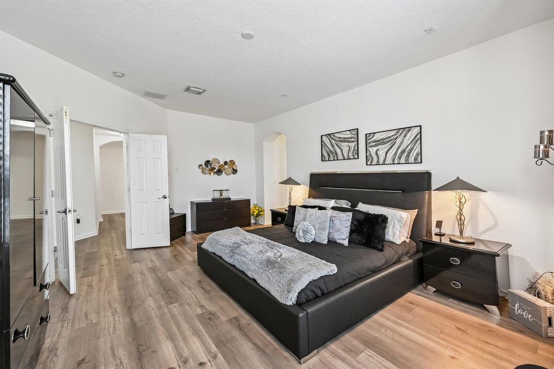 29-web-or-mls-Westmont Dr-S0908-029