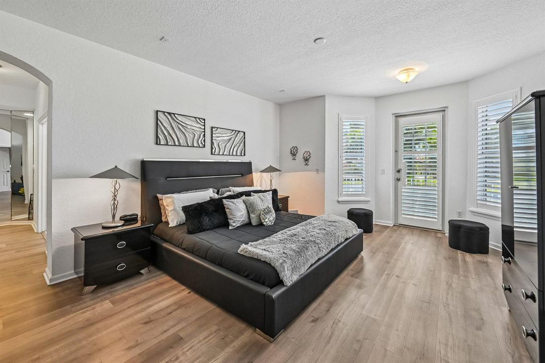 30-web-or-mls-Westmont Dr-S0908-030