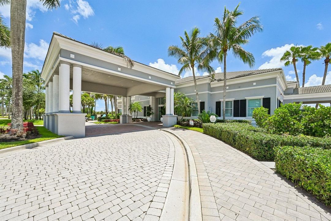 64-web-or-mls-Westmont Dr-0908-902