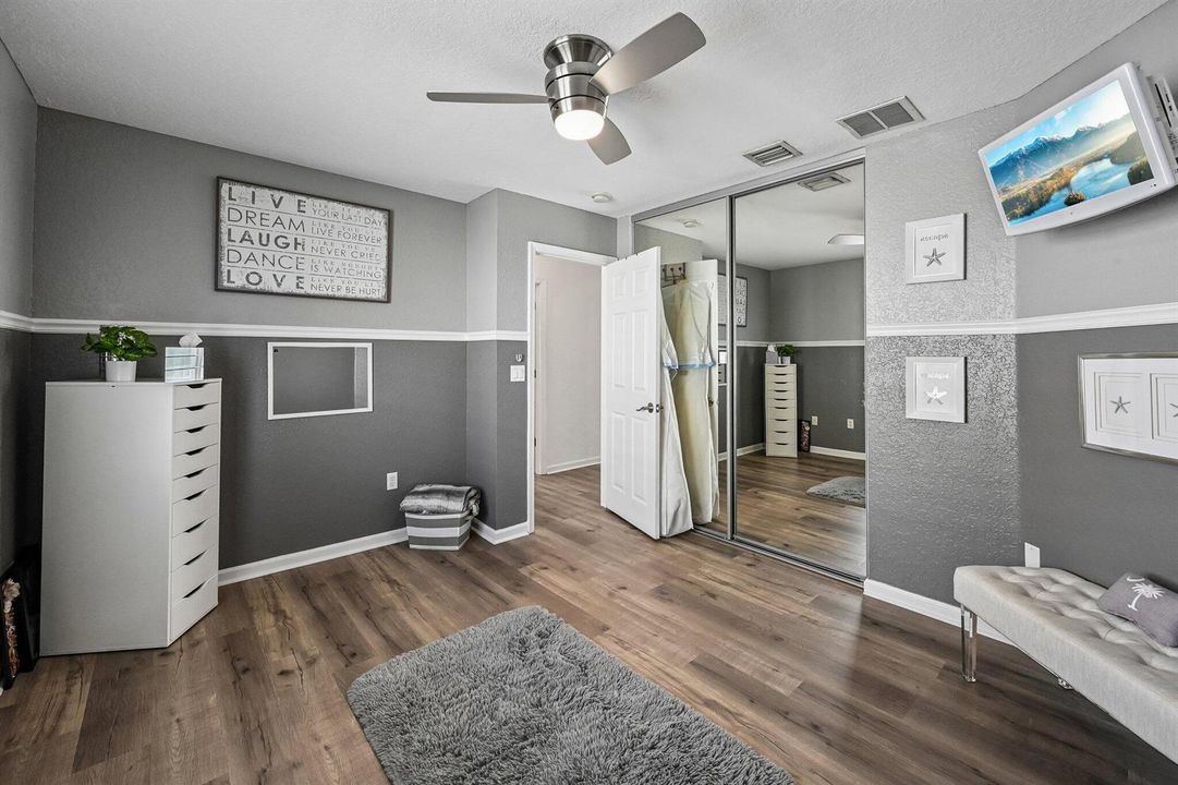 36-web-or-mls-Westmont Dr-S0908-036