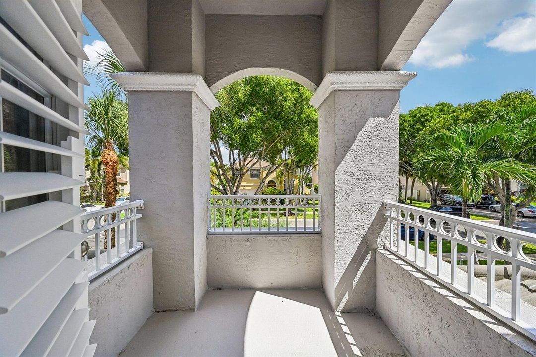 40-web-or-mls-Westmont Dr-S0908-040