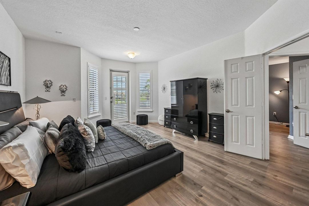 31-web-or-mls-Westmont Dr-S0908-031