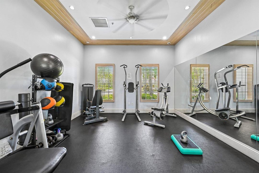 71-web-or-mls-Westmont Dr-0908-909