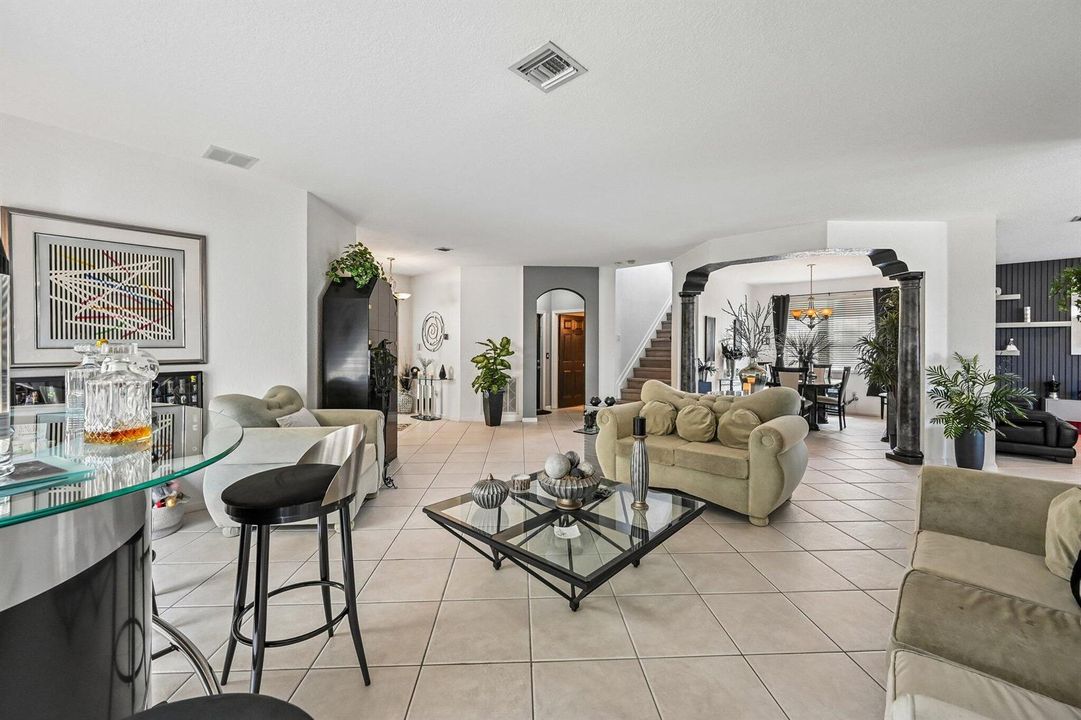 9-web-or-mls-Westmont Dr-S0908-009