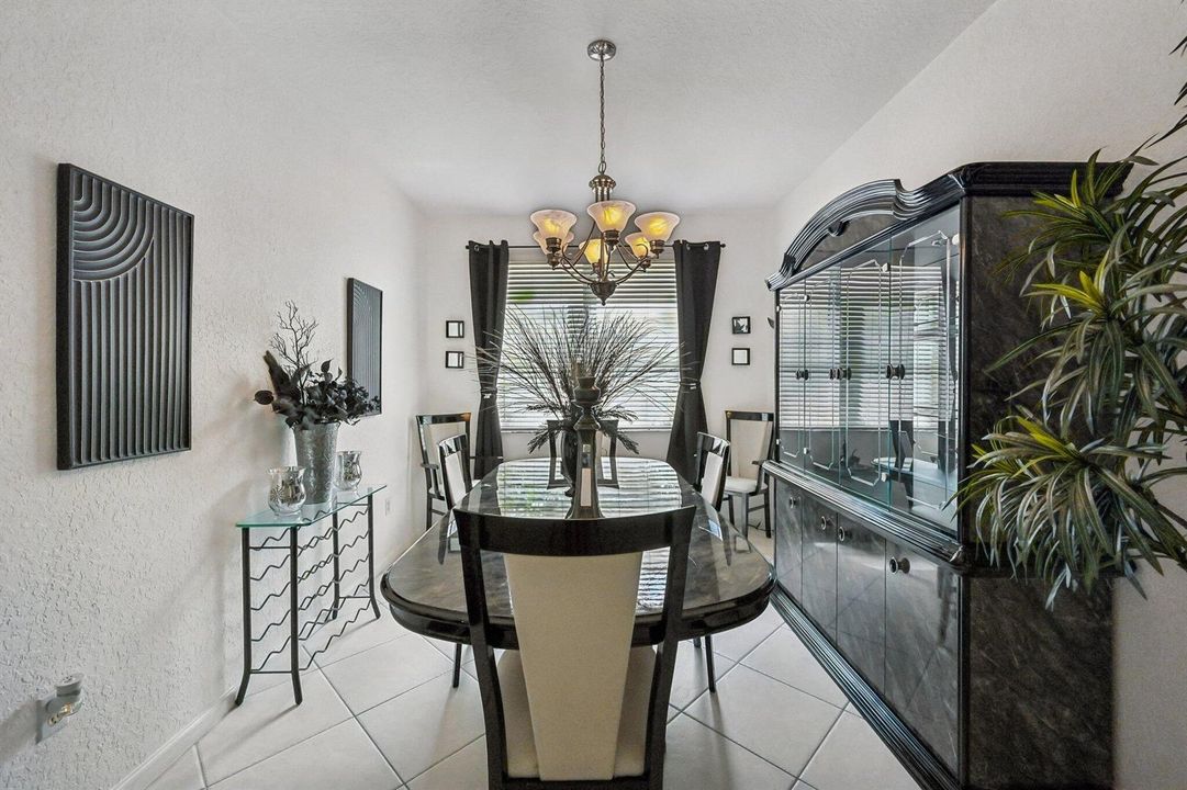 13-web-or-mls-Westmont Dr-S0908-013