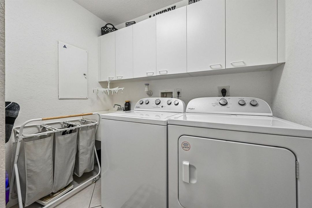 39-web-or-mls-Westmont Dr-S0908-039