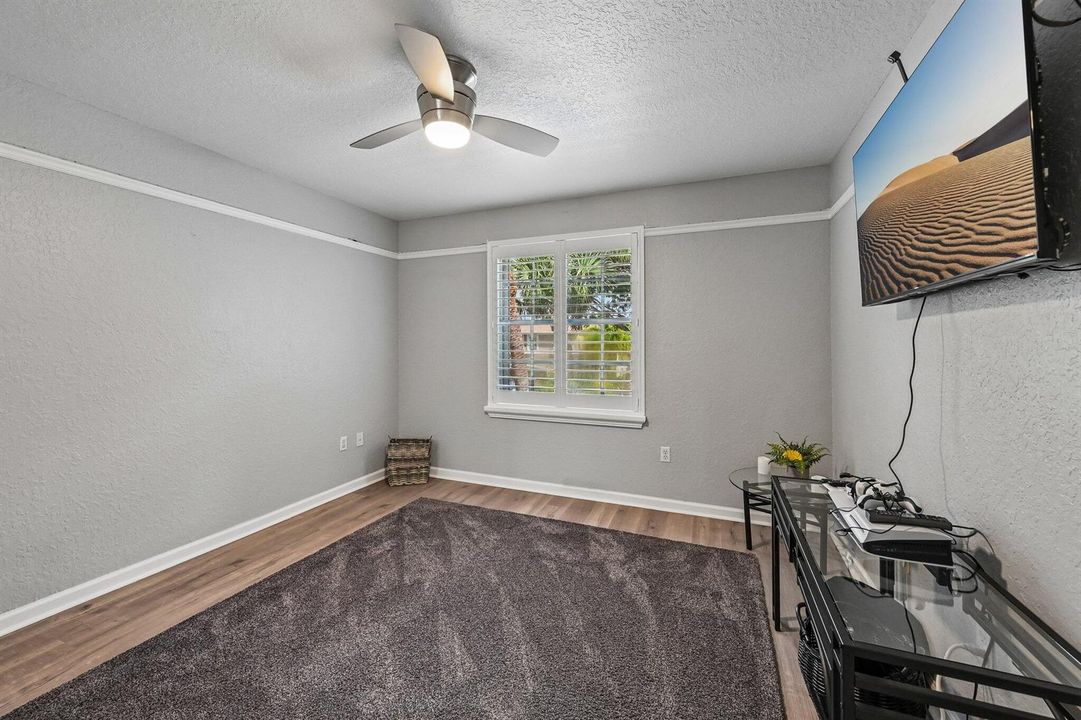 37-web-or-mls-Westmont Dr-S0908-037