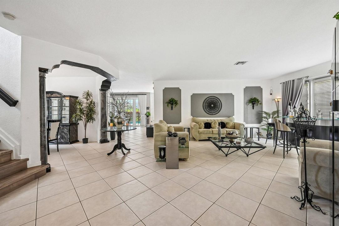 7-web-or-mls-Westmont Dr-S0908-007