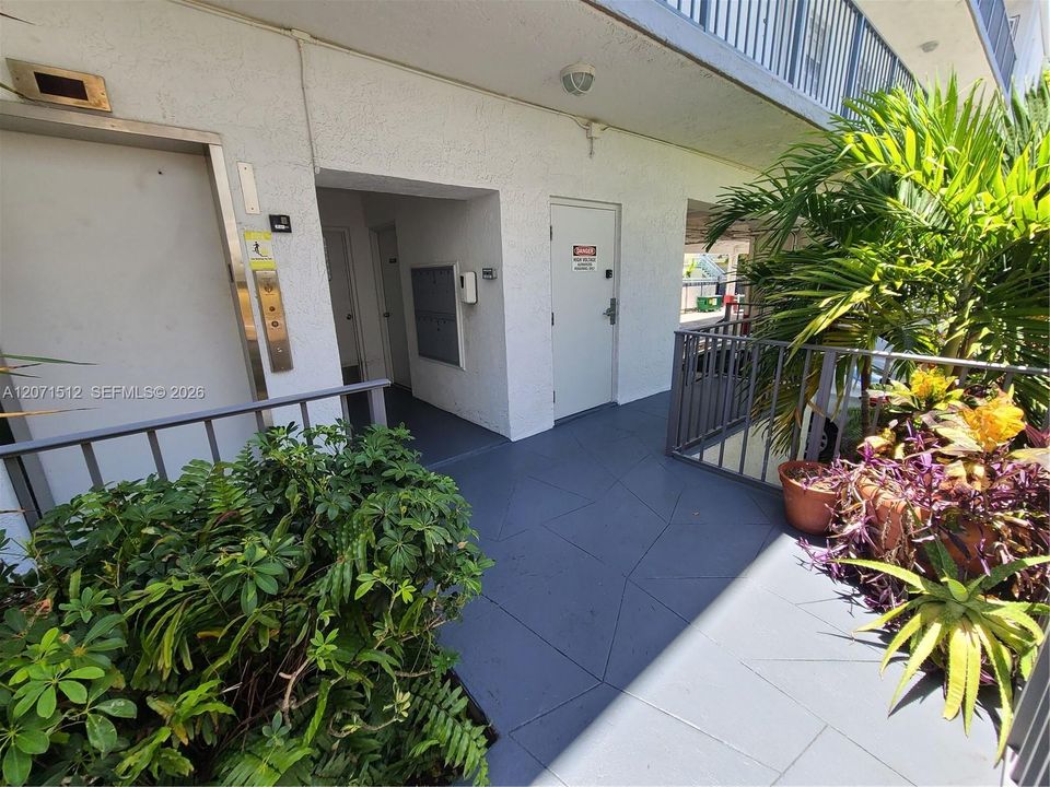 Outdoor lobby