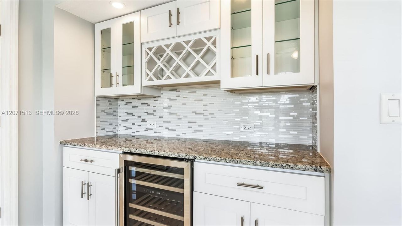На продажу: $325,000 (3 спален, 2 ванн, 1390 Квадратных фут)