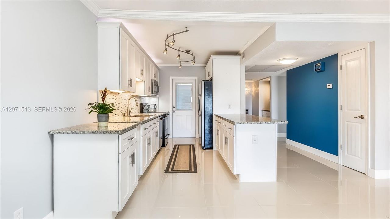 На продажу: $325,000 (3 спален, 2 ванн, 1390 Квадратных фут)