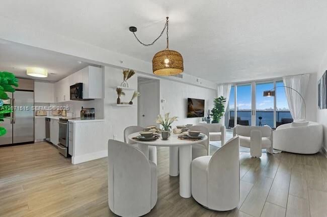 For Rent: $2,422 (1 beds, 1 baths, 767 Square Feet)