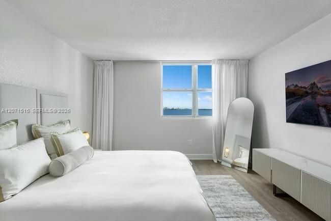 For Rent: $2,422 (1 beds, 1 baths, 767 Square Feet)