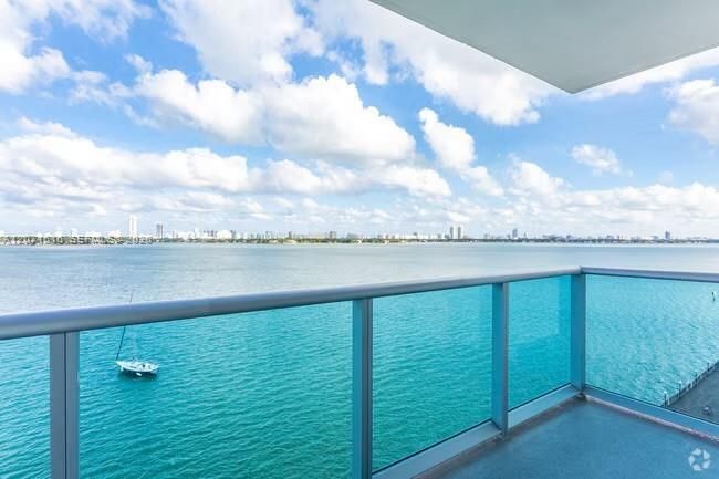 For Rent: $2,422 (1 beds, 1 baths, 767 Square Feet)