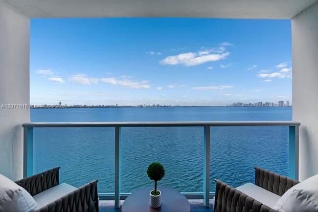 For Rent: $2,422 (1 beds, 1 baths, 767 Square Feet)