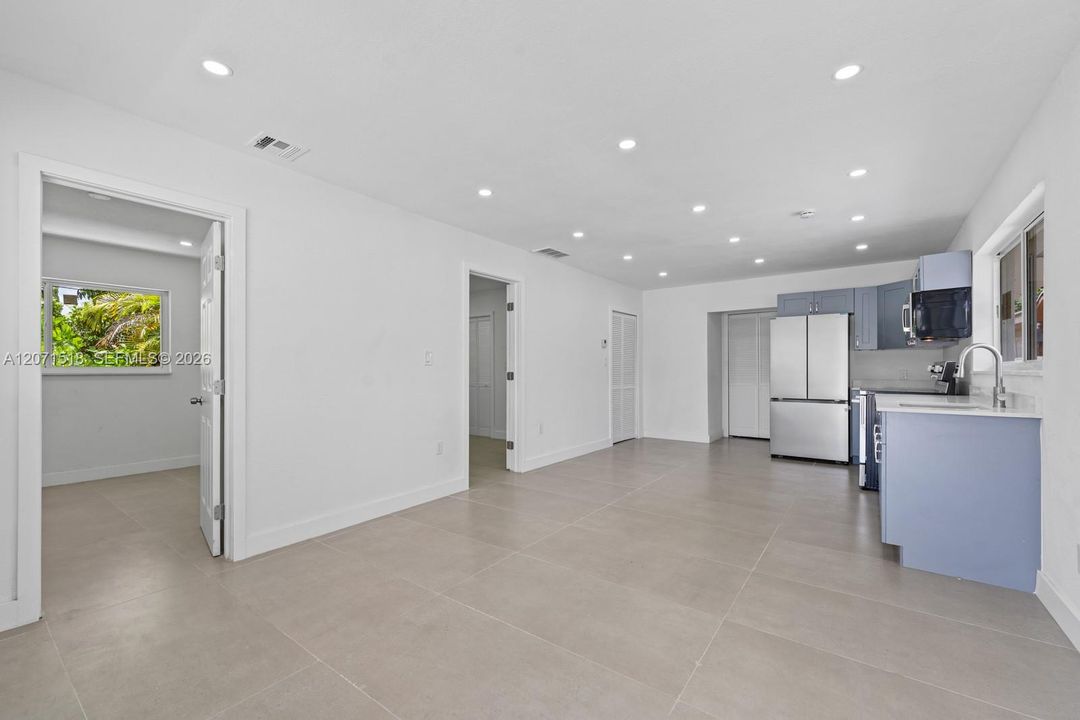 For Rent: $2,800 (3 beds, 1 baths, 2282 Square Feet)