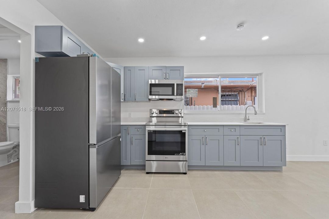 For Rent: $2,800 (3 beds, 1 baths, 2282 Square Feet)