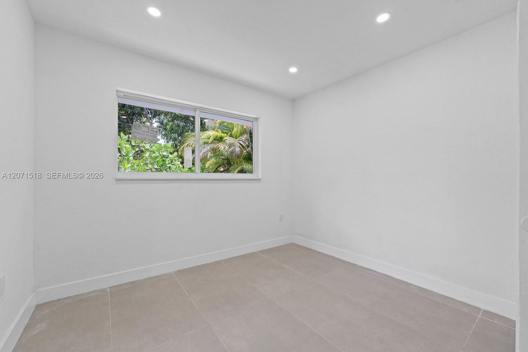 For Rent: $2,800 (3 beds, 1 baths, 2282 Square Feet)