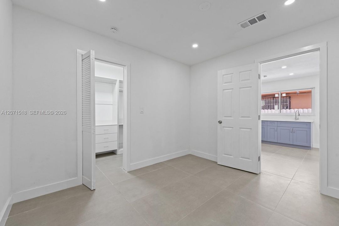For Rent: $2,800 (3 beds, 1 baths, 2282 Square Feet)