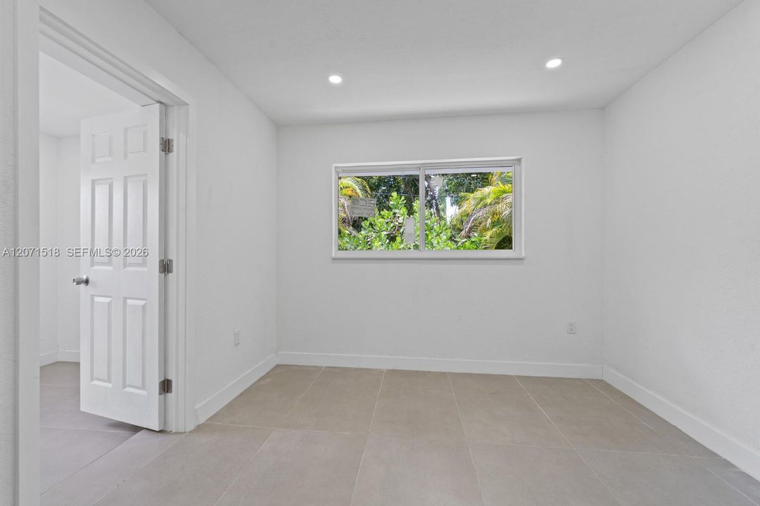 For Rent: $2,800 (3 beds, 1 baths, 2282 Square Feet)