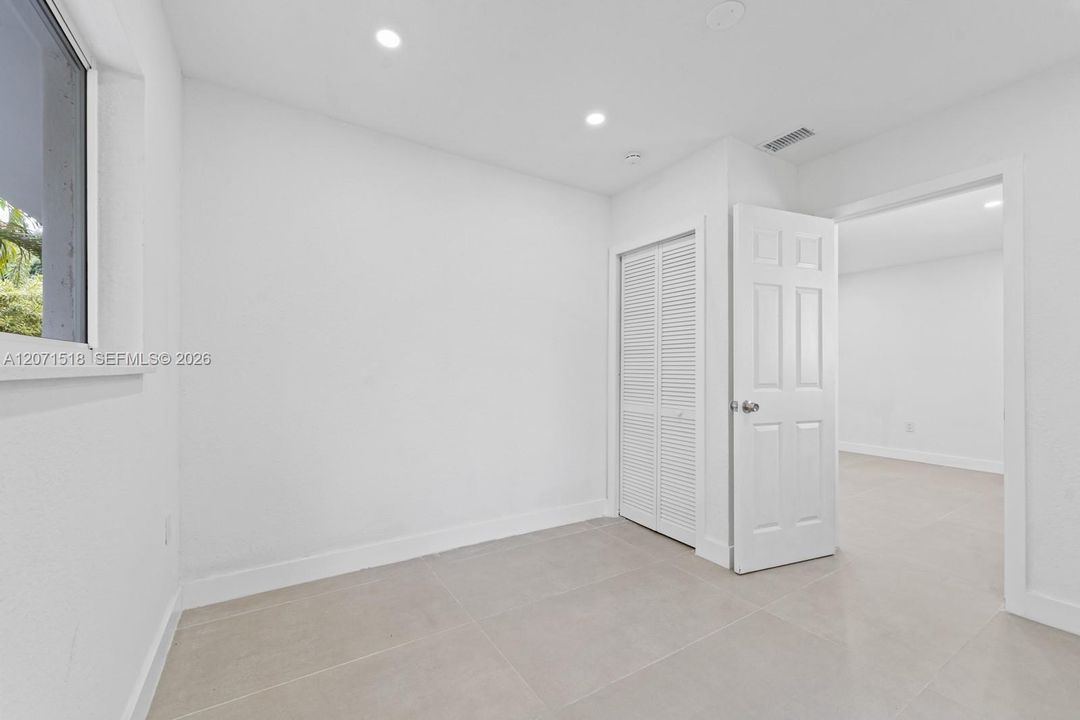 For Rent: $2,800 (3 beds, 1 baths, 2282 Square Feet)