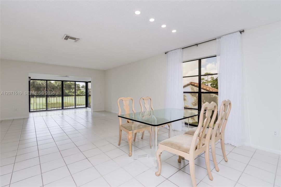 For Sale: $235,900 (2 beds, 2 baths, 1266 Square Feet)