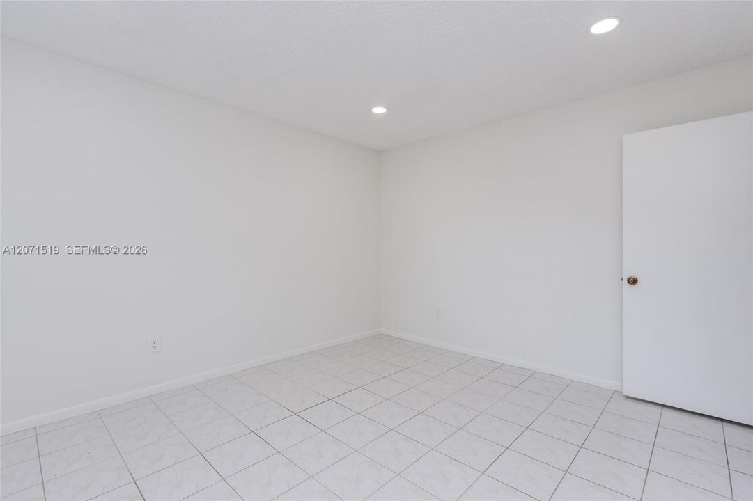 For Sale: $235,900 (2 beds, 2 baths, 1266 Square Feet)
