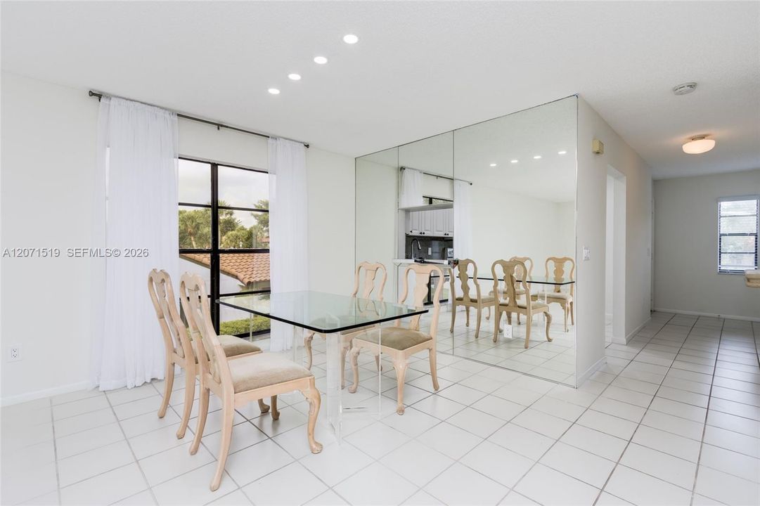 For Sale: $235,900 (2 beds, 2 baths, 1266 Square Feet)