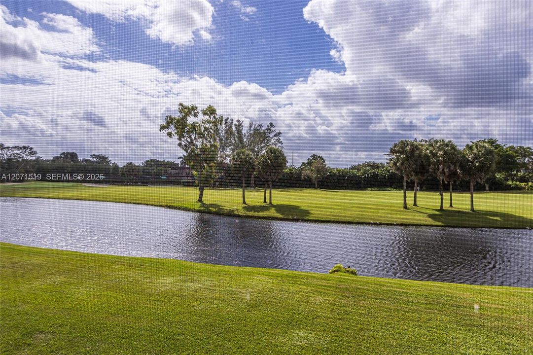 For Sale: $235,900 (2 beds, 2 baths, 1266 Square Feet)