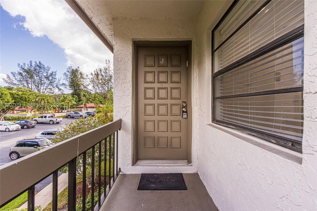 For Sale: $235,900 (2 beds, 2 baths, 1266 Square Feet)