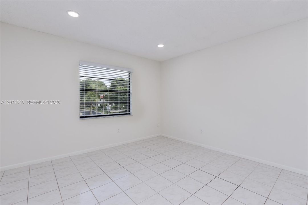 For Sale: $235,900 (2 beds, 2 baths, 1266 Square Feet)