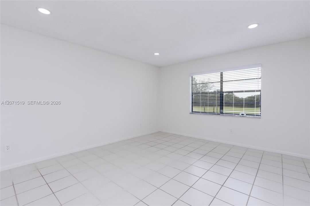 For Sale: $235,900 (2 beds, 2 baths, 1266 Square Feet)