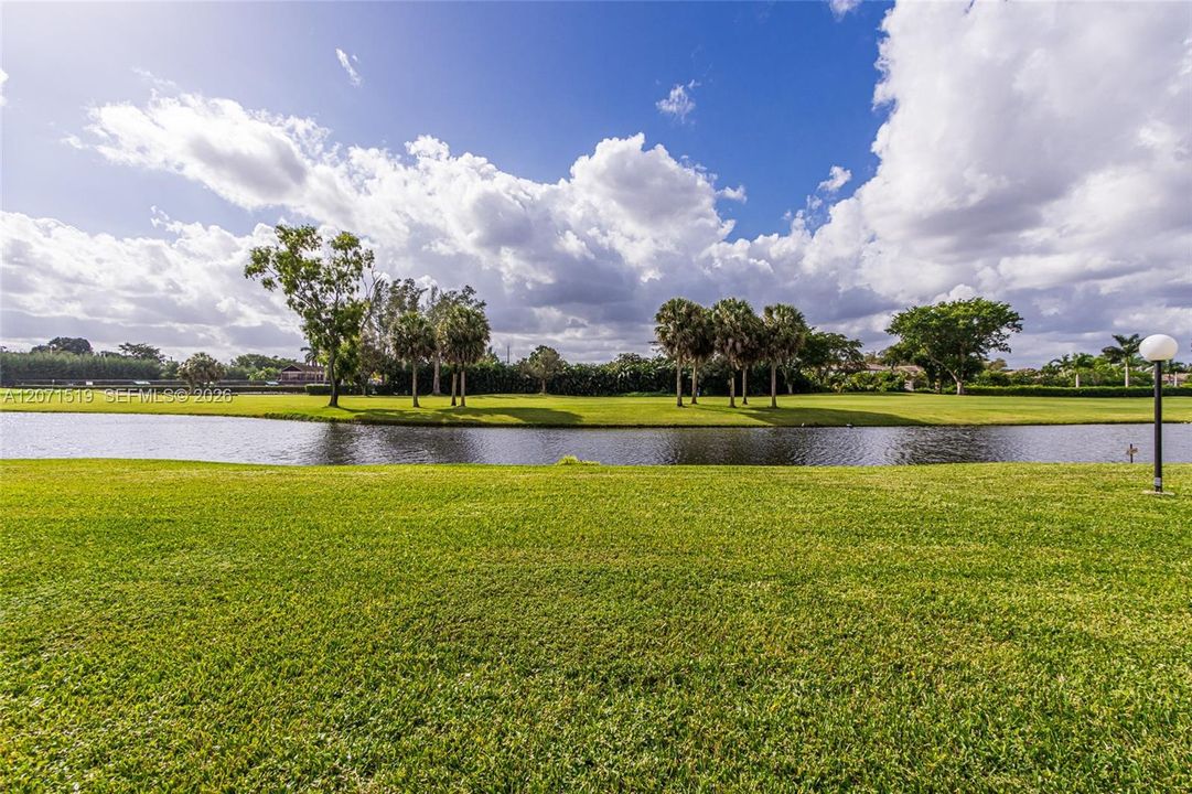 For Sale: $235,900 (2 beds, 2 baths, 1266 Square Feet)