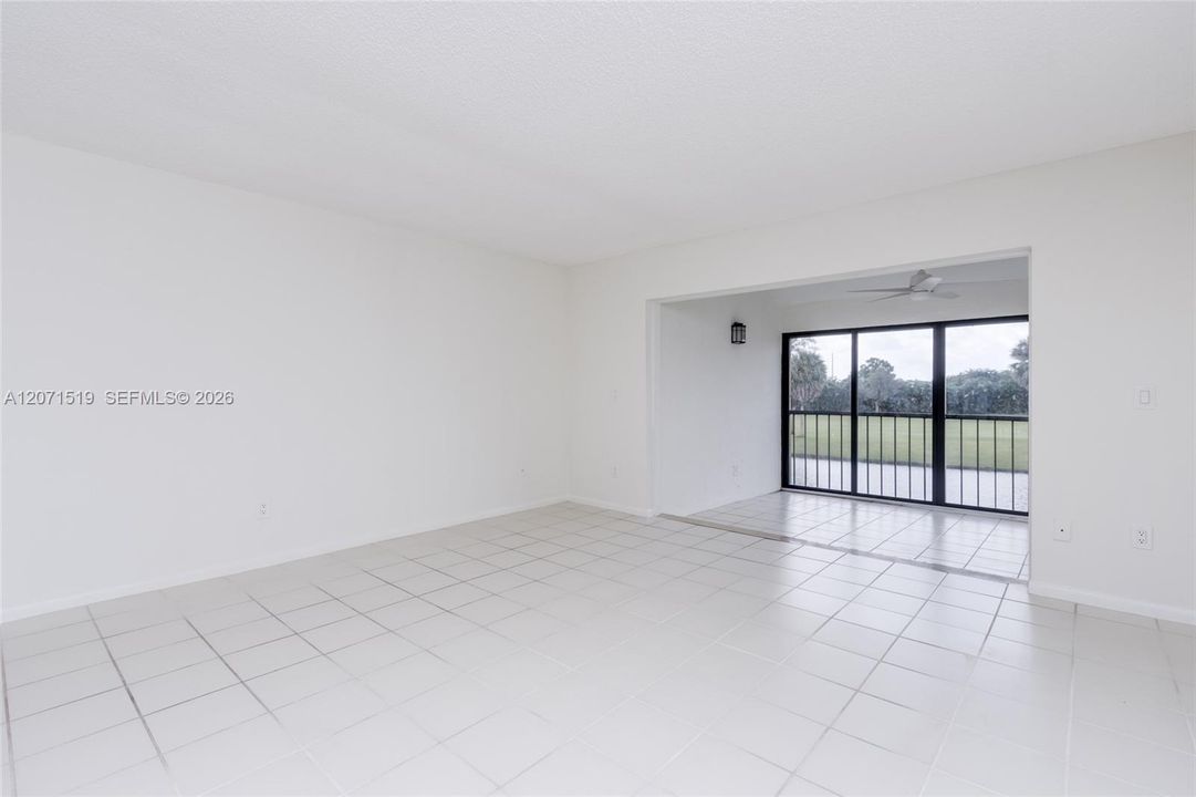 For Sale: $235,900 (2 beds, 2 baths, 1266 Square Feet)