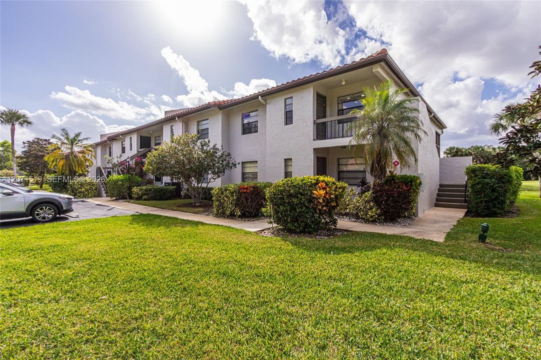 For Sale: $235,900 (2 beds, 2 baths, 1266 Square Feet)